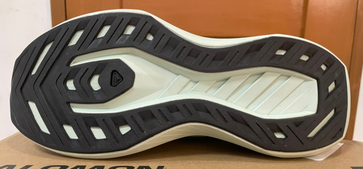 Salomon DRX Bliss 2 Review (2025): Smooth Stability and Cushioned Comfort for Everyday Runs 3